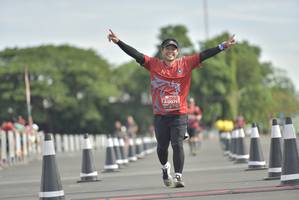 BIB: 0071
                            <button type="button" onclick="openModal(4943132)" class="btn btn-primary btn-sm float-right btn-popup" data-toggle="modal" data-target=".modal-high-quality">
                        <i class="fas fa-shopping-cart"></i> Add to Cart
                    </button>
                                            <button type="button" onclick="isThisMe(4943132, true)" class="btn btn-success btn-sm float-right btn-popup btn-isme hidden" data-toggle="tooltip" data-placement="bottom" title="นี่คือรูปของคุณใช่ไหม คลิกที่นี่เพื่อเอาเข้าอัลบั้ม">
                        <i class="fas fa-plus"></i> Add to album
                    </button>
                    <button type="button" onclick="isThisMe(4943132, false)" class="btn btn-warning btn-sm float-right btn-popup btn-isnotme hidden">
                        <i class="fas fa-ban"></i> Remove from album
                    </button>